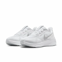 Nike Women’s Structure 25 (101 - White/Metallic Silver/Pure Platinum) -Shoes Fashion Store AURORA DJ7884 101 PHCFH001 2000