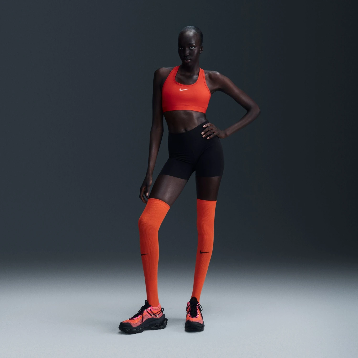 Nike Women’s Swoosh Medium Support Sports Bra (657 - University Red/White) 4 Nike Women’s Swoosh Medium Support Sports Bra (657 - University Red/White) - Image 4