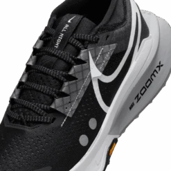 Nike Women’s Zegama Trail 2 (001 - Black/White-Wolf Grey-Anthracite) -Shoes Fashion Store AURORA FD5191 001 PHSYD001 2000