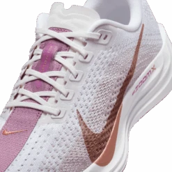 Nike Women’s Pegasus Plus (108 - White/Metallic Red Bronze-Platinum Violet) -Shoes Fashion Store AURORA FQ7261 108 PHSYD001 2000