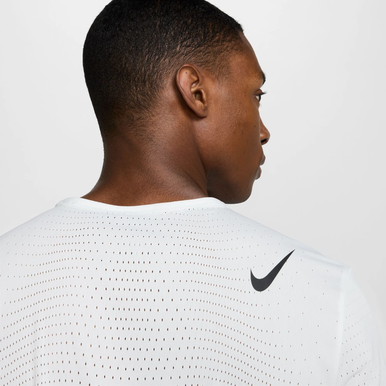 Nike Men's AeroSwift Dri-FIT ADV Short-Sleeve Running Top (121 - Summit White/Black) 5 Nike Men's AeroSwift Dri-FIT ADV Short-Sleeve Running Top (121 - Summit White/Black) - Image 5