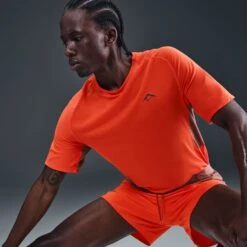 Nike Men's Solar Chase Dri-FIT ADV Short-Sleeve Running Top (633 - Picante Red/Black) -Shoes Fashion Store AURORA HJ3580 633 PHSYMG03 2000