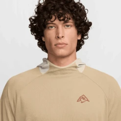 Nike Men's Trail Dri-FIT UV Hooded Running Top (297 - Parachute Beige/Desert Khaki/Cinnamon) 5 Nike Men's Trail Dri-FIT UV Hooded Running Top (297 - Parachute Beige/Desert Khaki/Cinnamon) -Shoes Fashion Store AURORA HJ4172 297 PHSYM001 2000