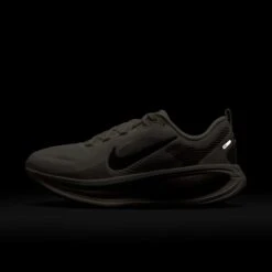 Nike Women's Vomero 18 (108 - Pale Ivory, Dark Team Red-Red Sepia) -Shoes Fashion Store AURORA HM6804 108 PHSLH200 2000