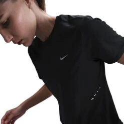 Nike Women's Swift Dri-FIT Short-Sleeve Running Top (010 - Black/Reflective Silver) -Shoes Fashion Store AURORA HM9698 010 PHSYM001 2000
