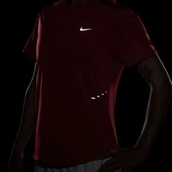 Nike Women's Swift Dri-FIT Short-Sleeve Running Top (696 - LT Crimson/Reflective Silver) -Shoes Fashion Store AURORA HM9698 696 PHSYM200 2000