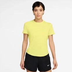 Nike Women's Swift Dri-FIT Short-Sleeve Running Top (712 - Light Zitron/Reflective Silver)