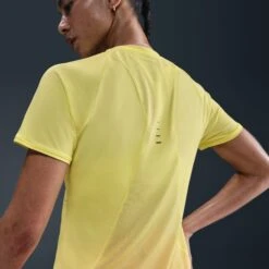 Nike Women's Swift Dri-FIT Short-Sleeve Running Top (712 - Light Zitron/Reflective Silver) -Shoes Fashion Store AURORA HM9698 712 PHSYMG02 2000