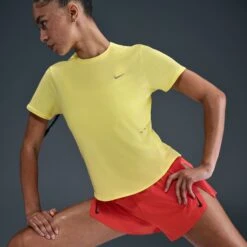 Nike Women's Swift Dri-FIT Short-Sleeve Running Top (712 - Light Zitron/Reflective Silver) -Shoes Fashion Store AURORA HM9698 712 PHSYMG03 2000