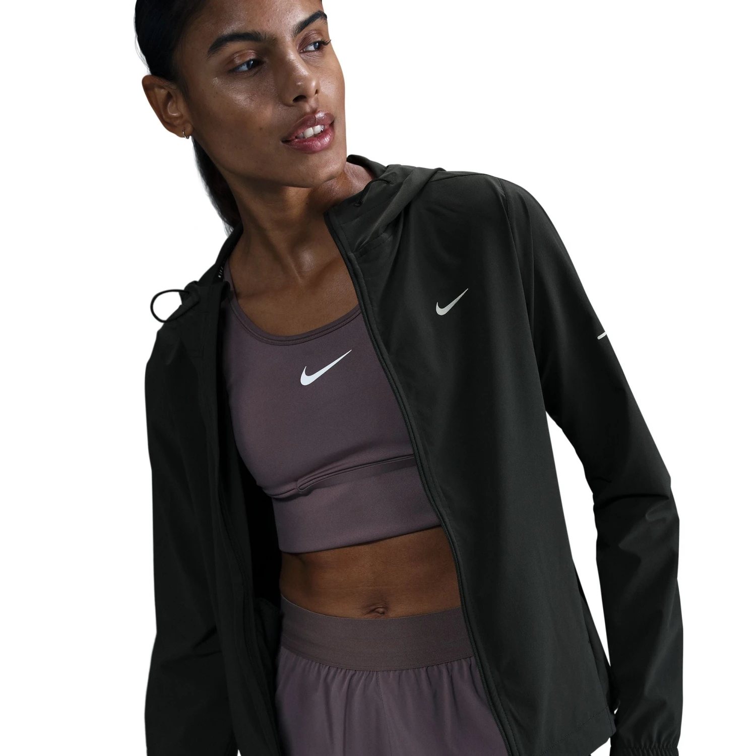 Nike Women's Swift Repel Packable Running Jacket (010 - Black/Reflective Silver) 3 Nike Women's Swift Repel Packable Running Jacket (010 - Black/Reflective Silver) - Image 3