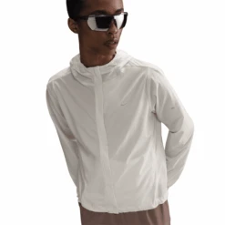 Nike Women's Swift Women's Repel Packable Running Jacket (133 - Sail/Reflective Silver)