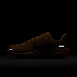 Nike Men's Pegasus 41 LV8 (700 - University Gold/Black-Soft Yellow) 23 Nike Men's Pegasus 41 LV8 (700 - University Gold/Black-Soft Yellow) -Shoes Fashion Store AURORA IH3257 700 PHSLH200 2000