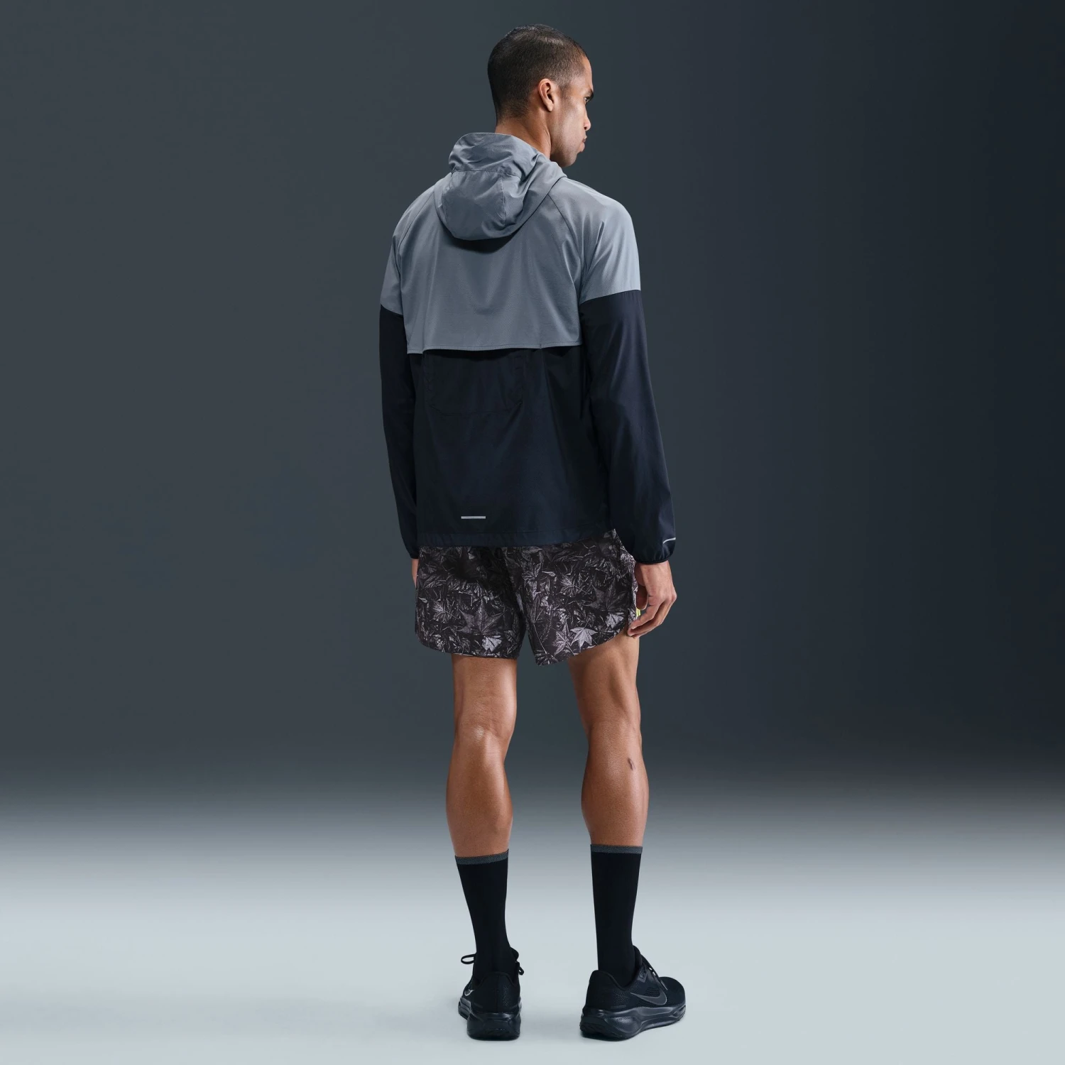 Nike Men's Dri-FIT 7" Brief-Lined Printed Running Shorts (010 - Black/White/Reflective Silver) 10 Nike Men's Dri-FIT 7" Brief-Lined Printed Running Shorts (010 - Black/White/Reflective Silver) - Image 10