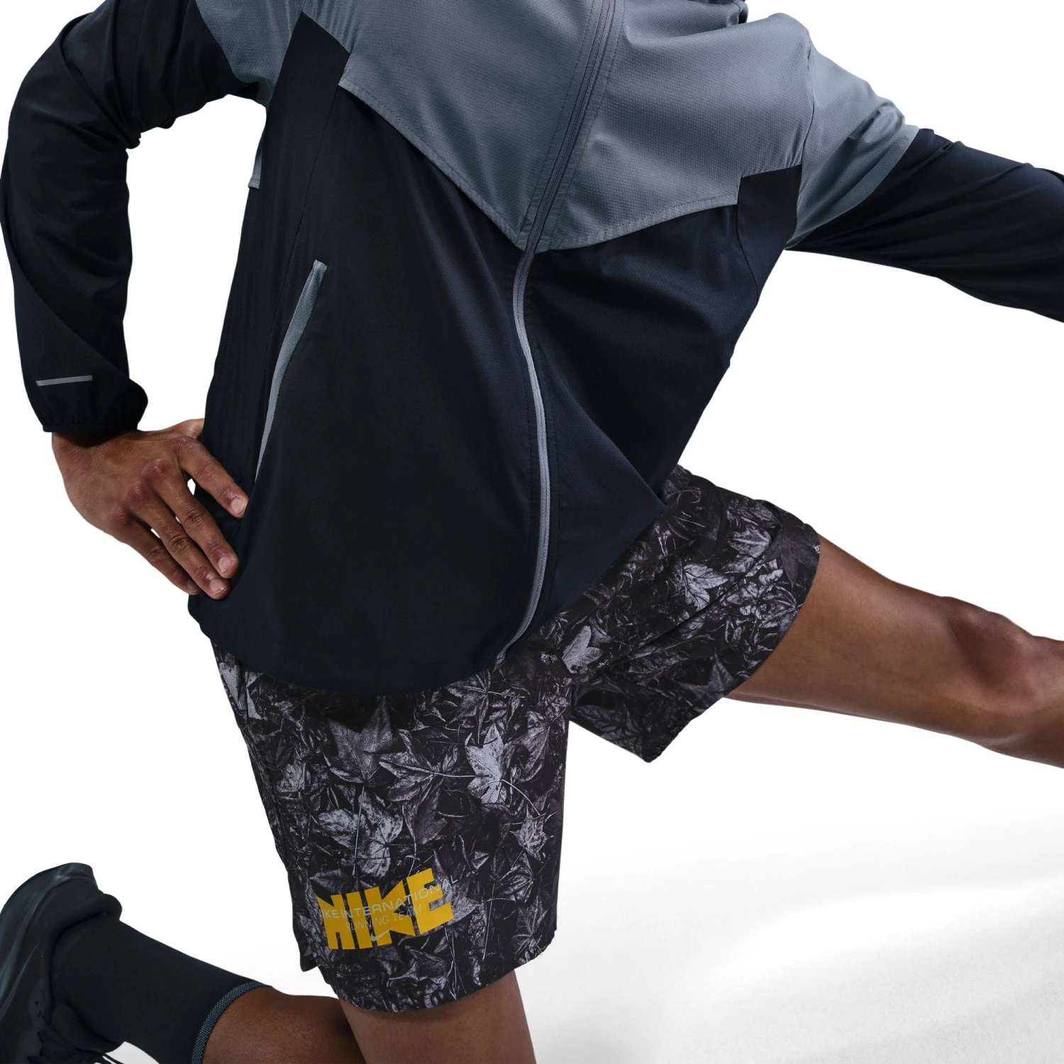 Nike Men's Dri-FIT 7" Brief-Lined Printed Running Shorts (010 - Black/White/Reflective Silver) 6 Nike Men's Dri-FIT 7" Brief-Lined Printed Running Shorts (010 - Black/White/Reflective Silver) - Image 6