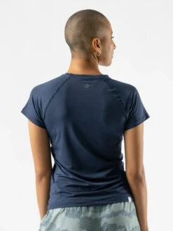 Women's Ice Perf Tee SS (Dress Blue) -Shoes Fashion Store DSC00012 2048x 96a3d560 ee21 4d51 95f0 a5acad0e2c5b